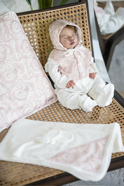 Newborn set pink pillow and hood 2